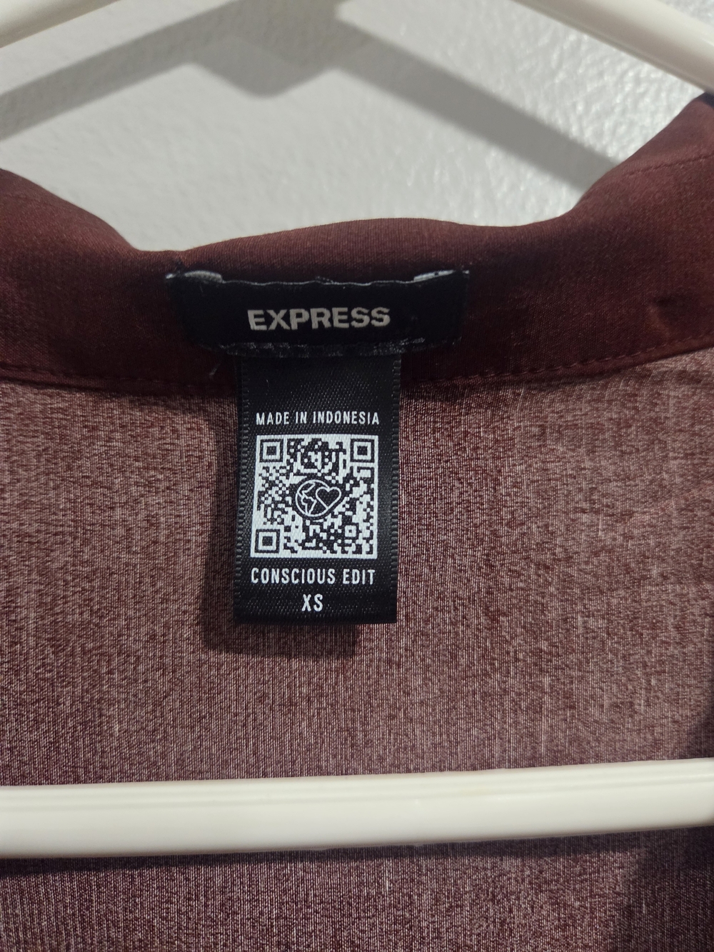 Express Women's Maroon Henley Top - Picture 2 of 4